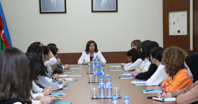 Состоялась встреча активных девушек с Бахар Мурадовой по случаю Международного дня девочек